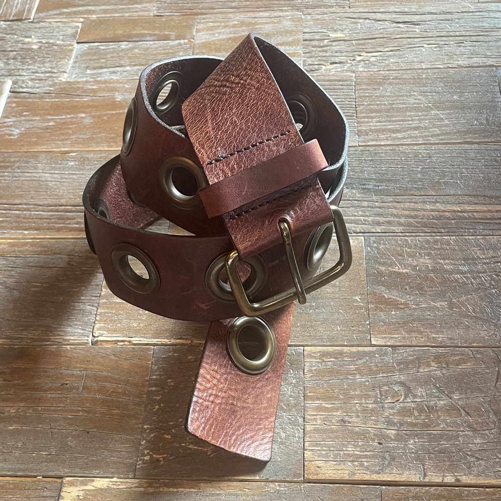 Vintage Gap Bronze Grommet Leather Belt🖤